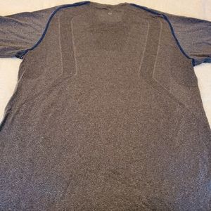 Lululemon tshirt